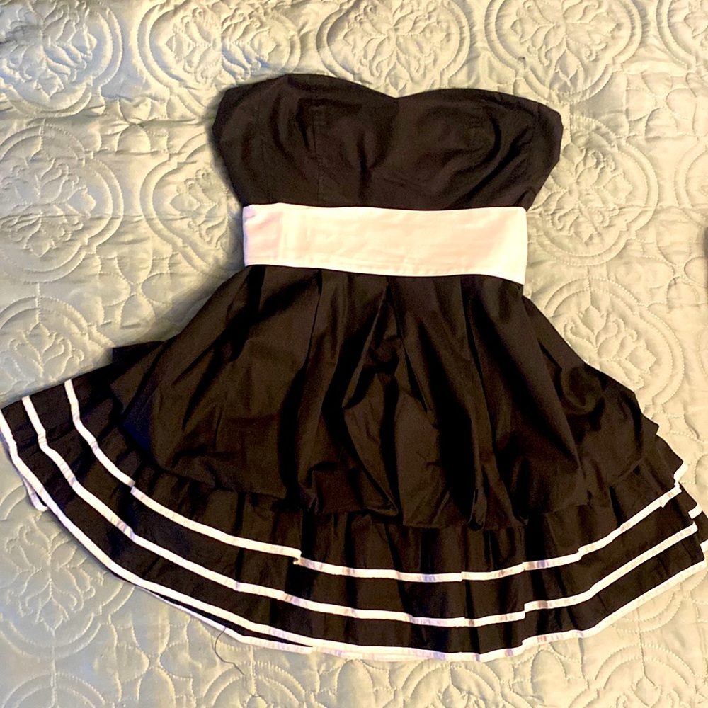 Strapless Dress w/bubble & ruffle skirt